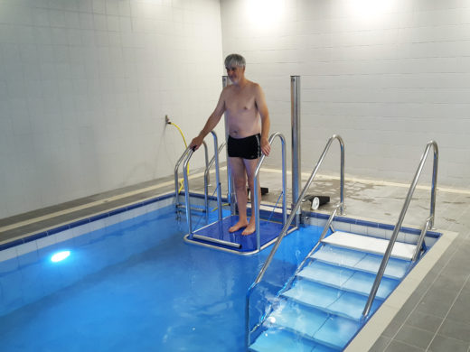 Ascenseur de piscine BSL CONCEPT LM10-E1 pour personne à mobilité réduite