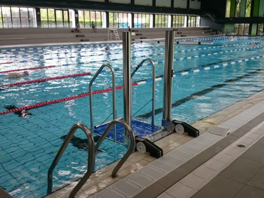 Bassin de piscine équipée de l'ascenseur de piscine LM10-E1