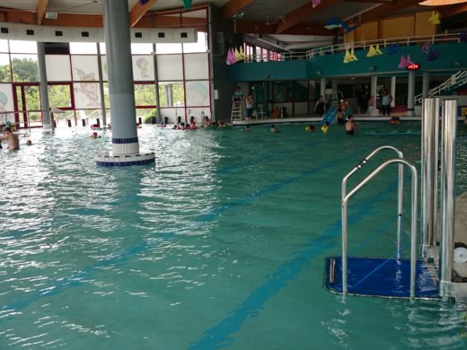 Bassin de piscine équipée de l'ascenseur de piscine LM10-E1